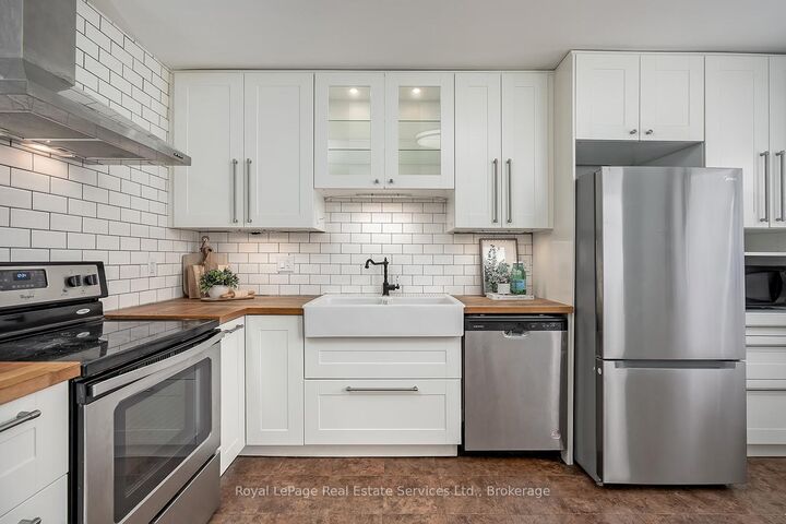 Property Photo:  2651 Aquitaine Avenue 24  ON L5N 1V5 