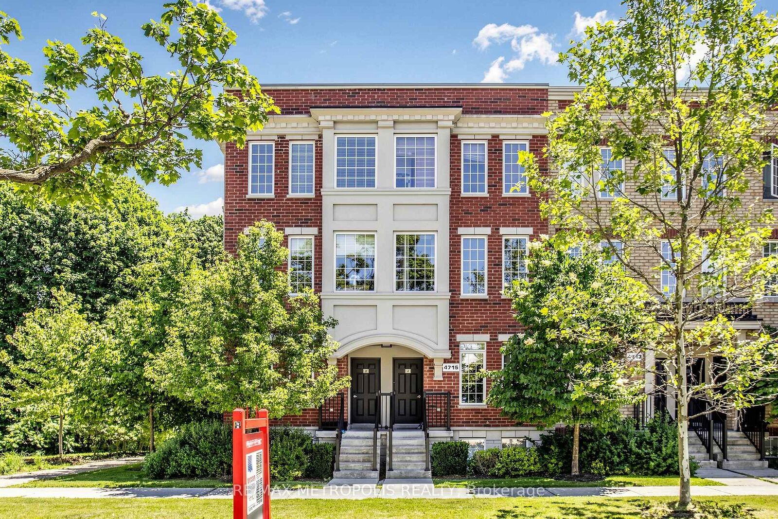 Property Photo: 4715 Kingston Road 2 ON M1E 2R1