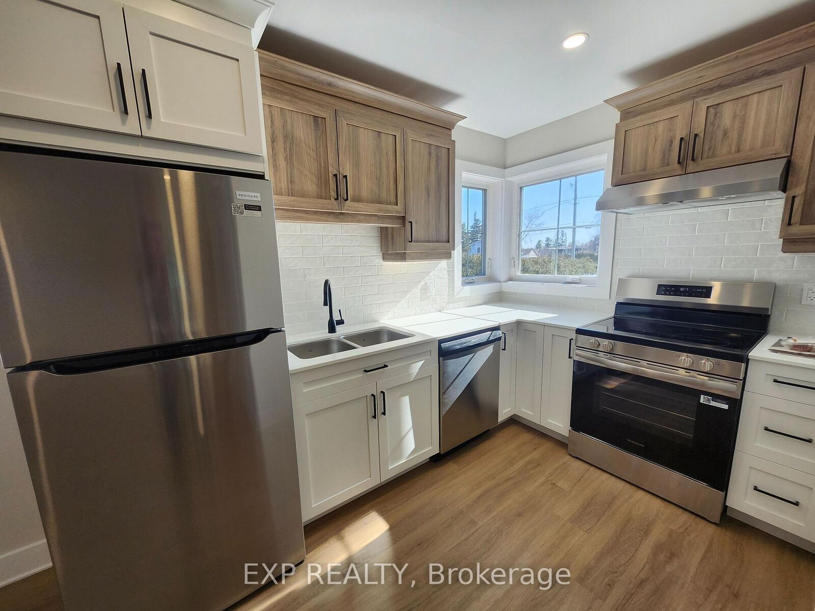 Property Photo:  114 Lewis Street W  ON K0G 1N0 