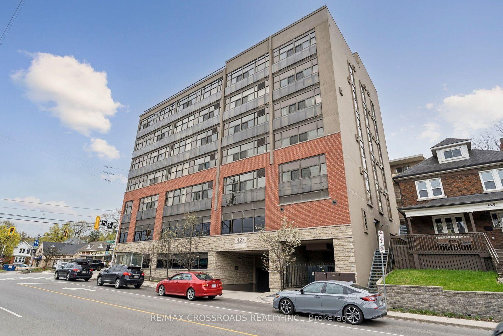 Property Photo: 427 Aberdeen Avenue 201 ON L8P 2S4