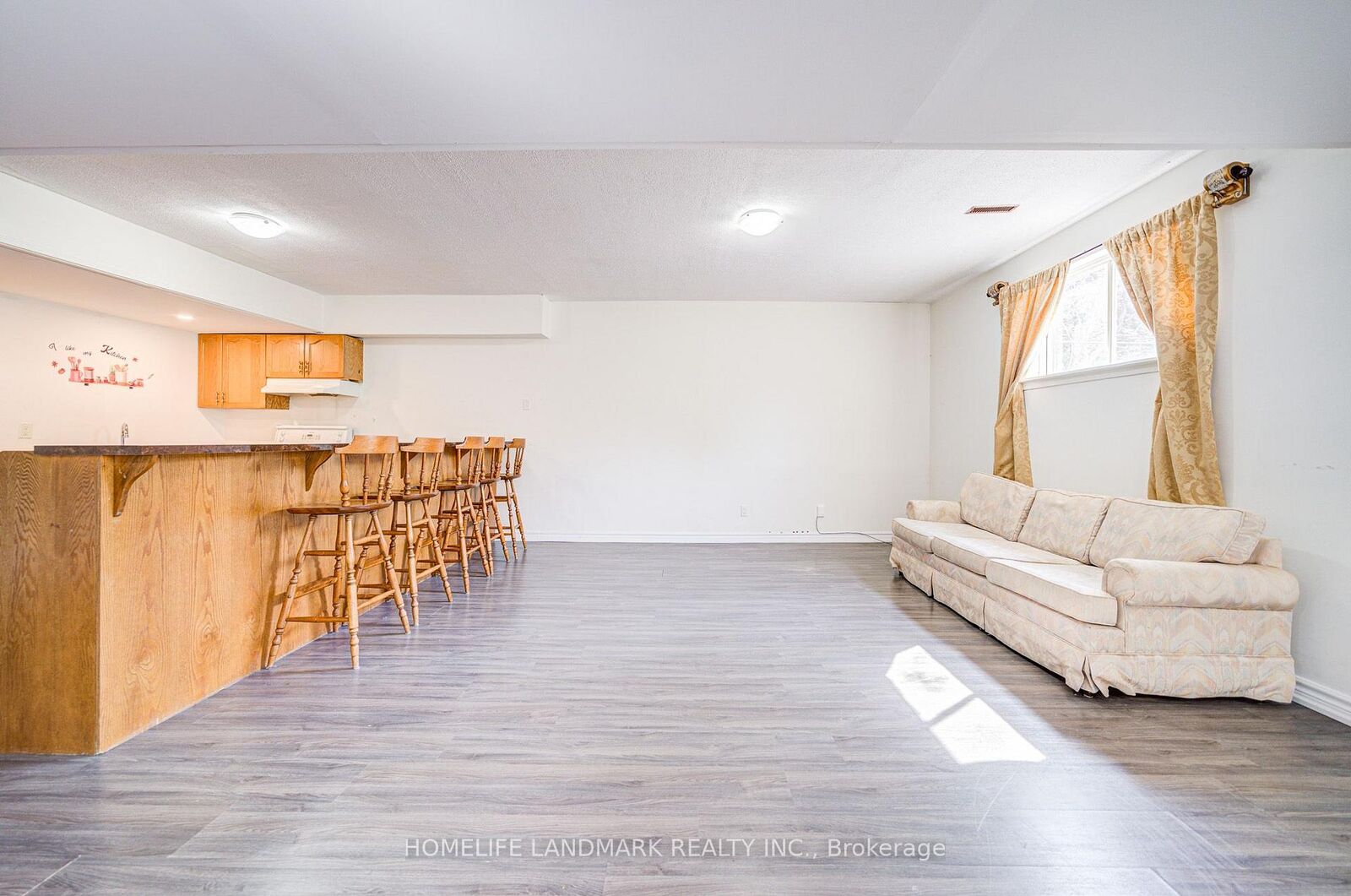 Property Photo: 113 Oak Avenue ON L4C 6R6