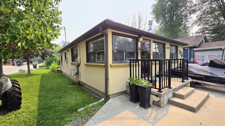 1099 Poplar Drive — photo 1