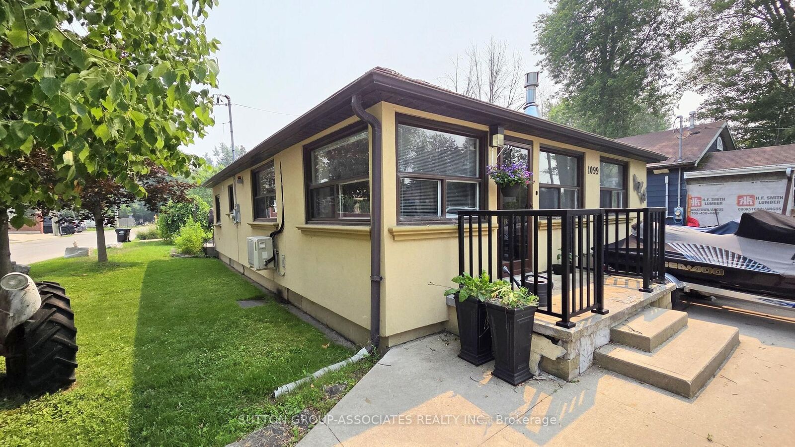 Property Photo:  1099 Poplar Drive  ON L0L 1R0 