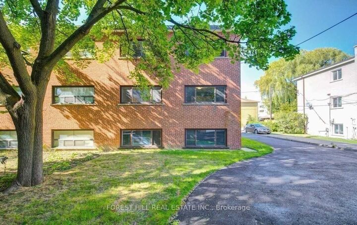 Property Photo: 19 Charlemagne Drive Lower ON M2N 4H7