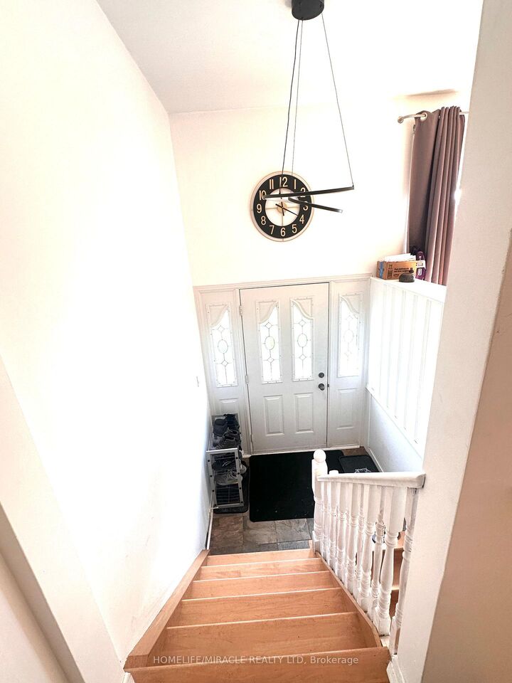 Property Photo: 1609 Birmingham Street ON K6H 3N1