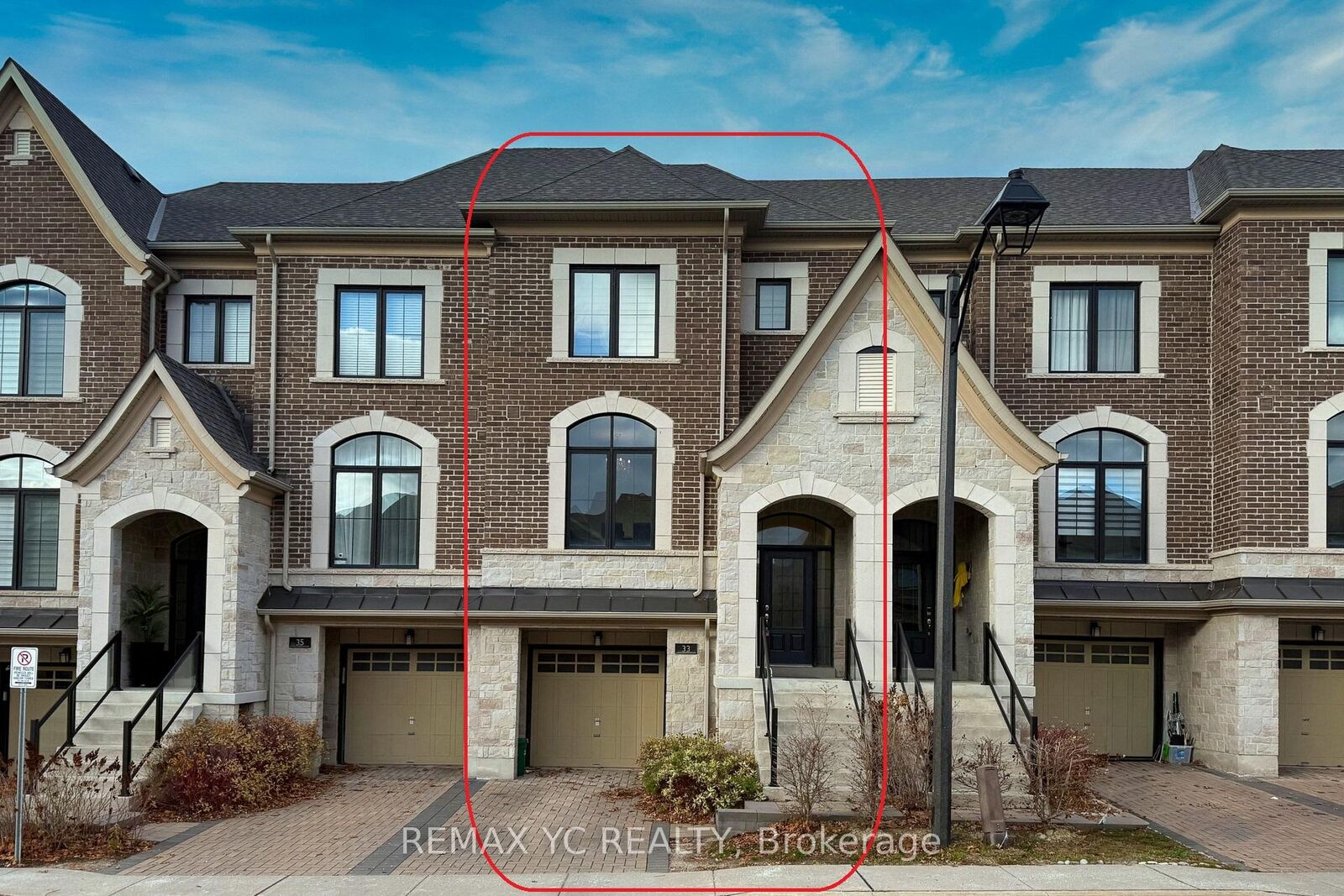 Property Photo: 33 Duncombe Lane ON L4C 1C2