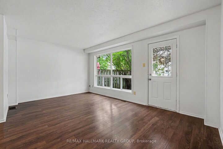 Property Photo:  32A Sonnet Crescent 18  ON K2H 8W7 
