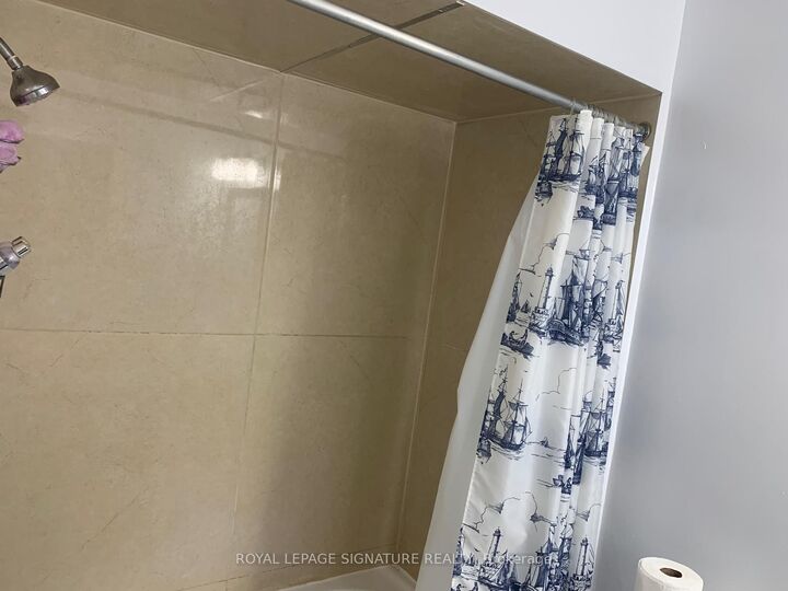 Property Photo: 5924 Terranova Drive Main + 2nd Floor ON L5M 6T5