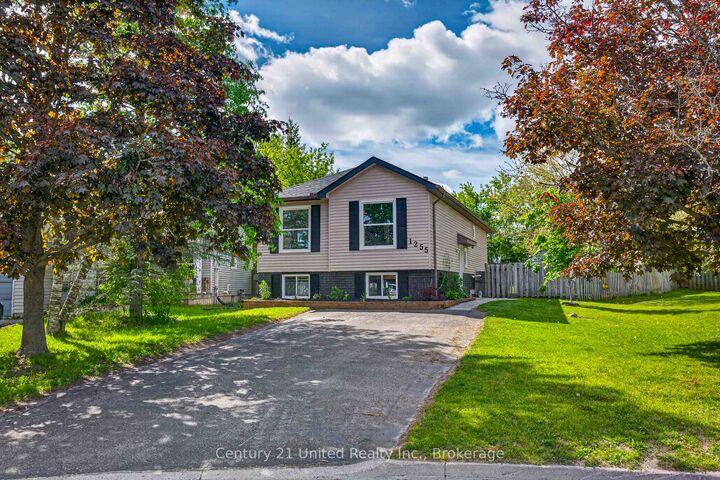 Property Photo: 1255 Huntington Circle ON K9K 2B4