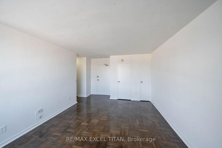 Property Photo:  2507 Eglinton Avenue W 304  ON M6M 1S9 