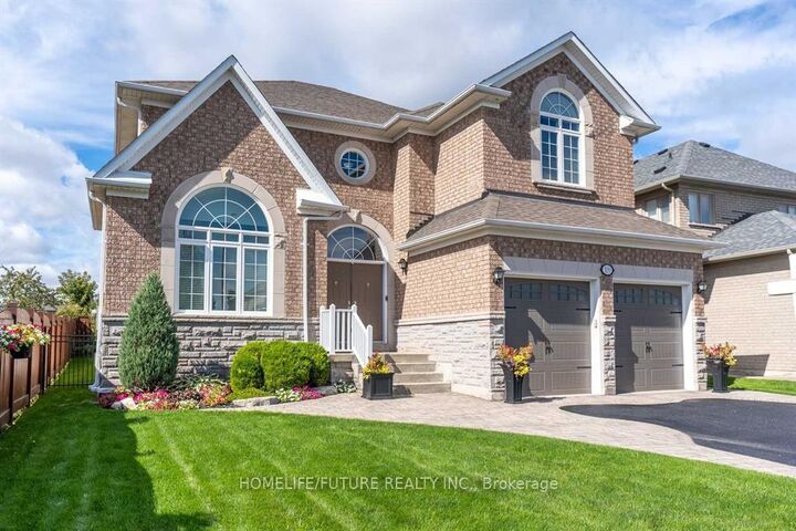 Property Photo: 109 Boxwood Crescent Main &Amp 2nd ON L3S 4A4