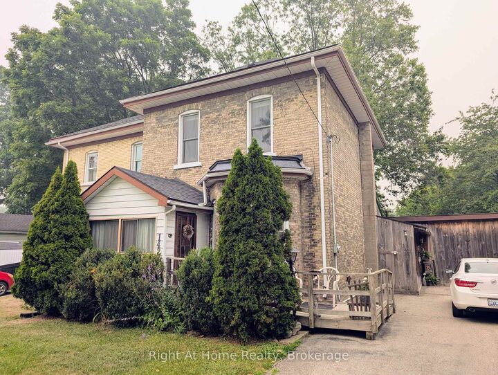 Property Photo:  142 Douro St Street  ON N5A 3R5 
