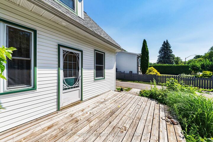 Property Photo:  133 Burke Street  ON L9M 1H1 