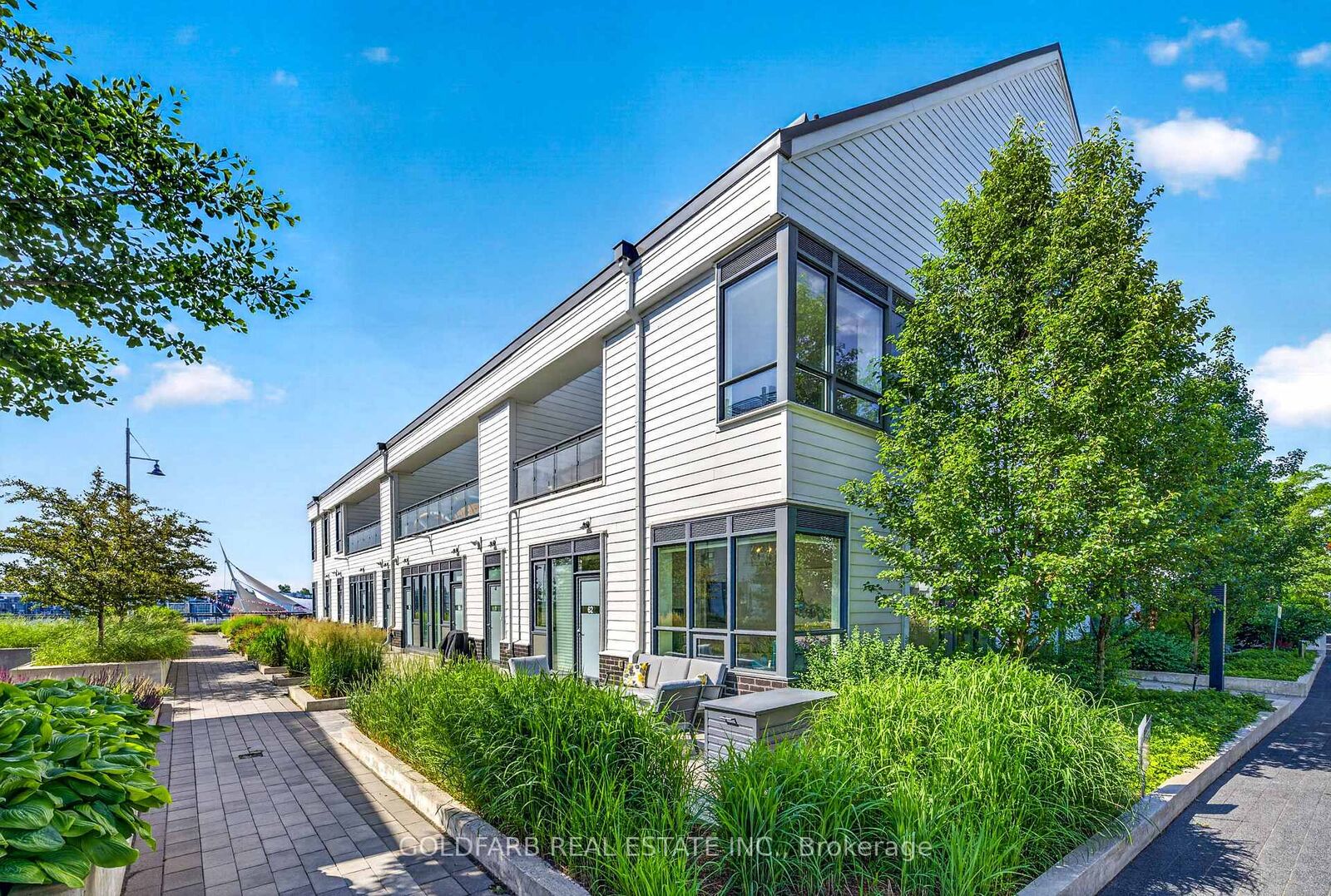 Property Photo: 275 Broward Way 62 ON L9S 0J5