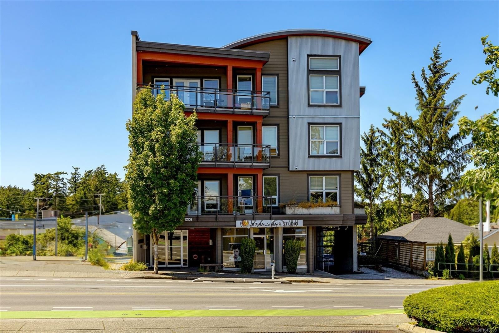 Property Photo: 1008 Tillicum Rd #201 BC V9A 1Z8