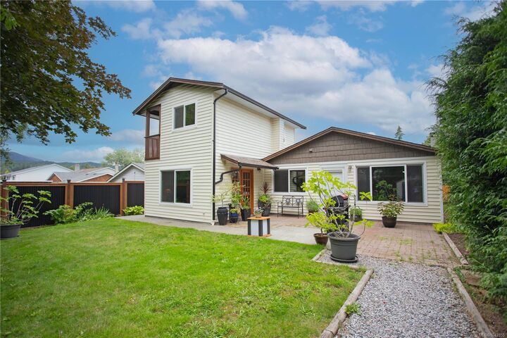 Property Photo: 429 Deering St BC V9R 6E5
