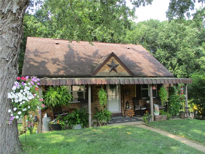 Property Photo:  180 Forest Dr  PA 15642 