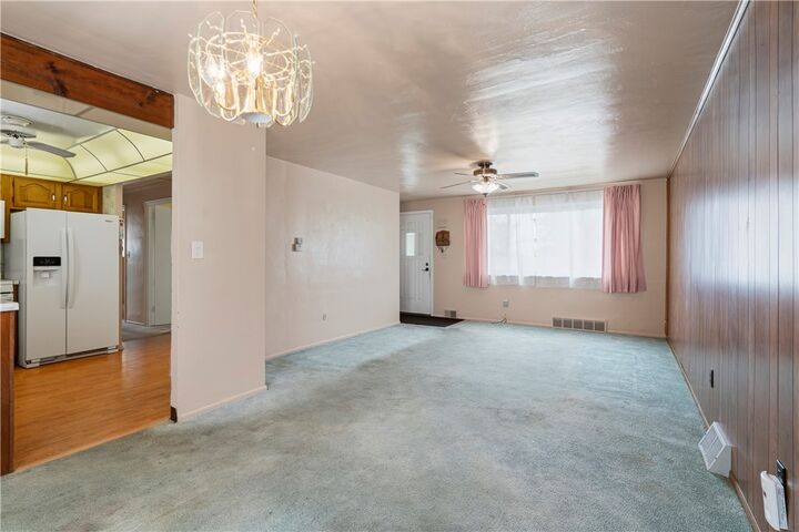 Property Photo: 588 Lindsay Rd PA 15106