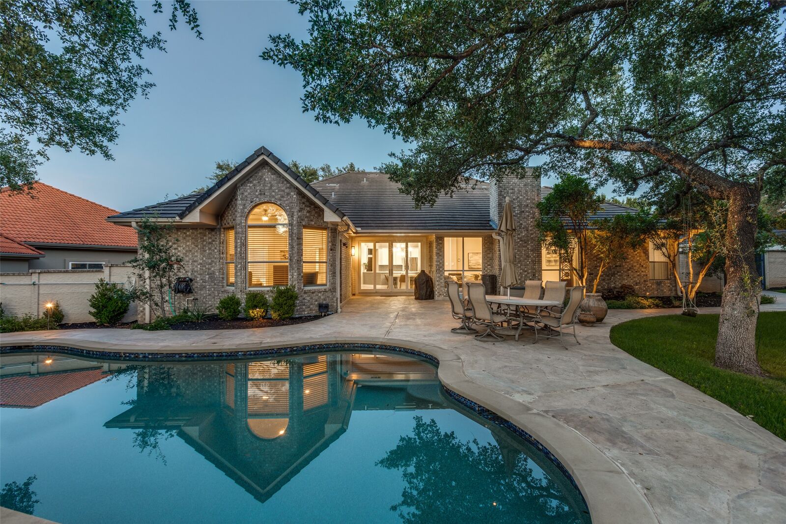 Property Photo: 6 Stillmeadow Court TX 78738
