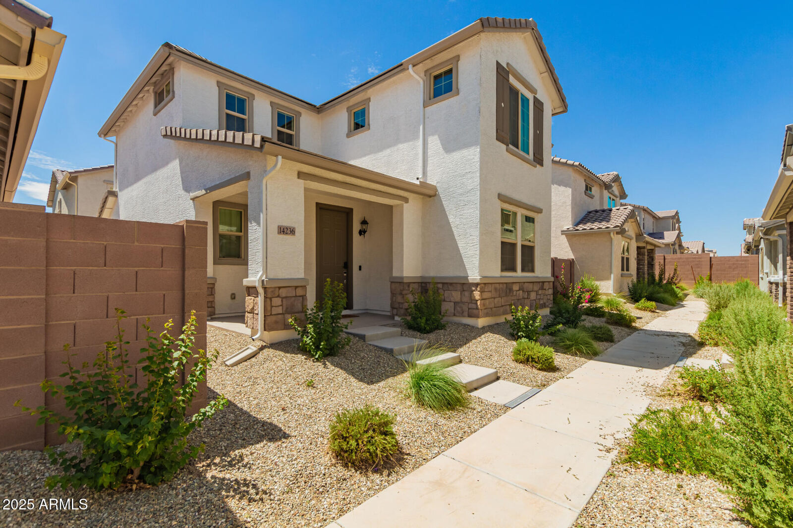 Property Photo: 14236 W Buckskin Trail AZ 85387