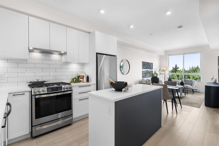 Property Photo: 32174 George Ferguson Way 405 BC V2T 0L3