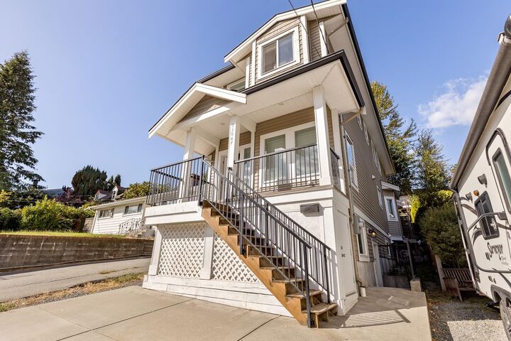 Property Photo: 33067 6th Avenue BC V2V 1Z8