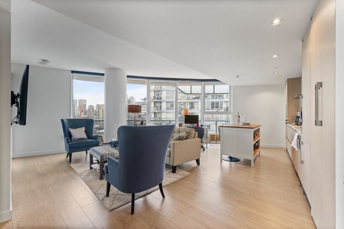 Property Photo: 89 Nelson Street 2005 BC V6Z 0E7
