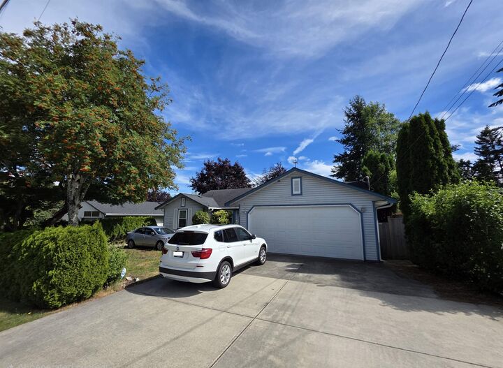 15580 20 Avenue — photo 1