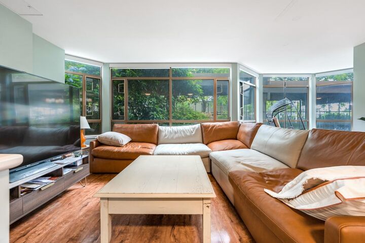 Property Photo: 15111 Russell Avenue 101 BC V4B 2P4