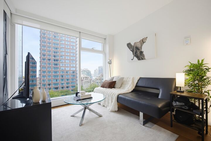 Property Photo: 777 Richards Street 1611 BC V6B 0M6