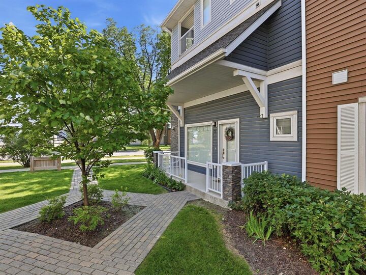 Property Photo: 445 Pandora Avenue West MB R2C 5P4
