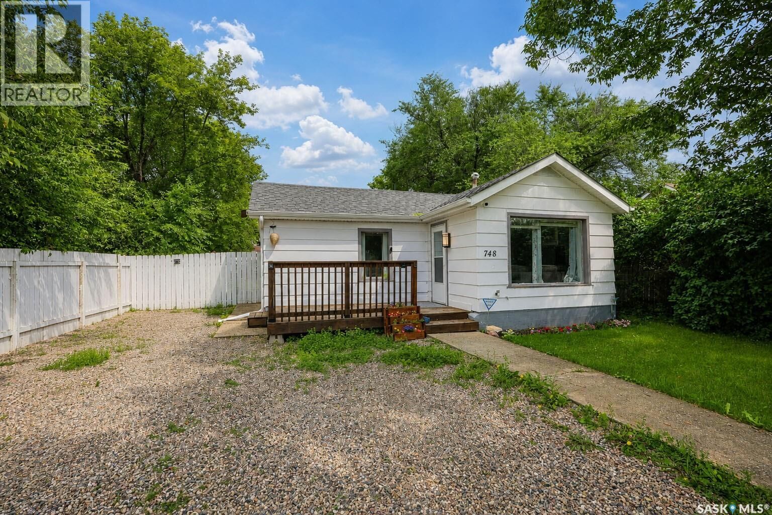 Property Photo: 748 5th Street E SK S6V 0M5