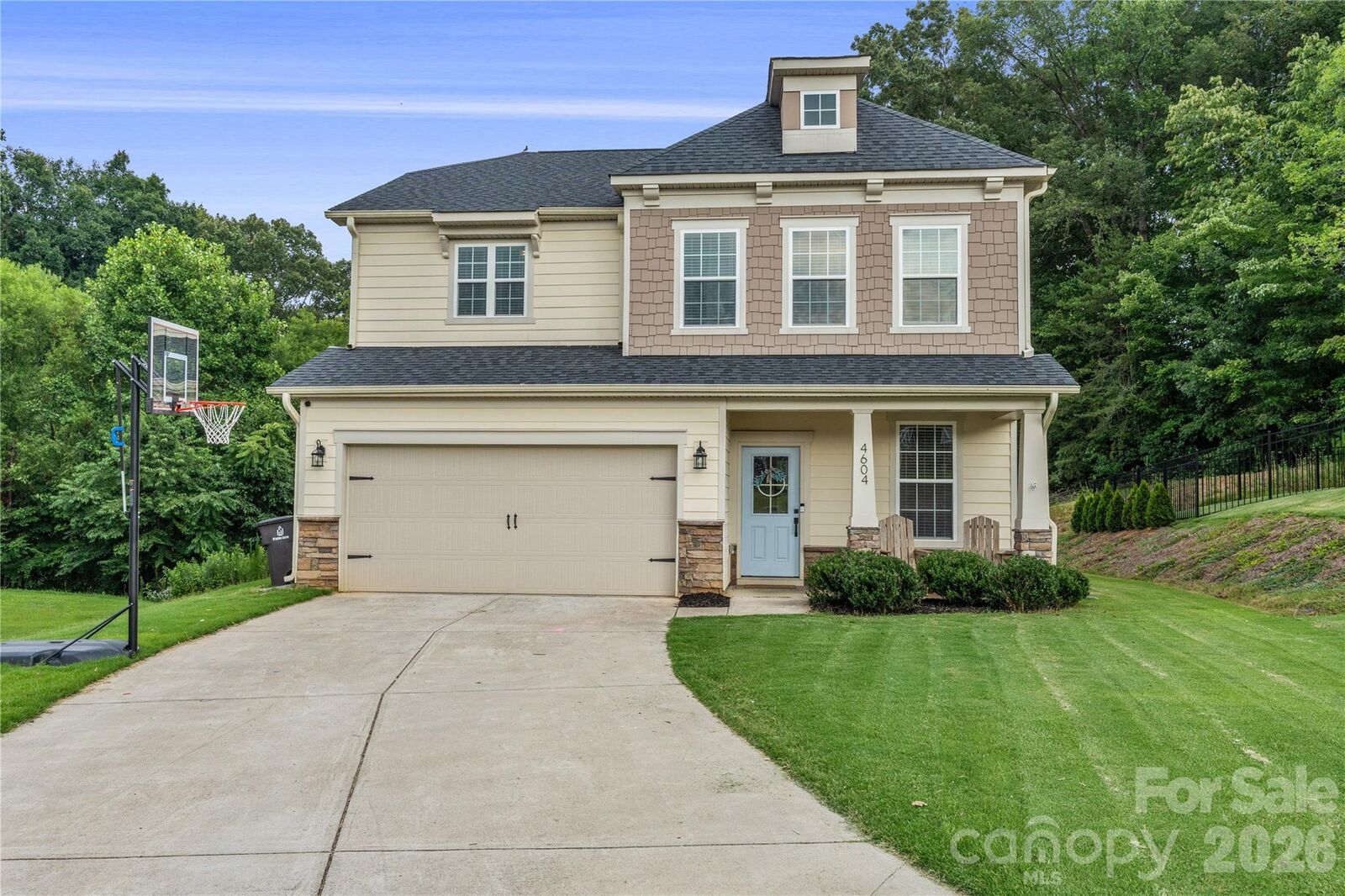 Property Photo: 4604 Fairway Run Drive NC 27040