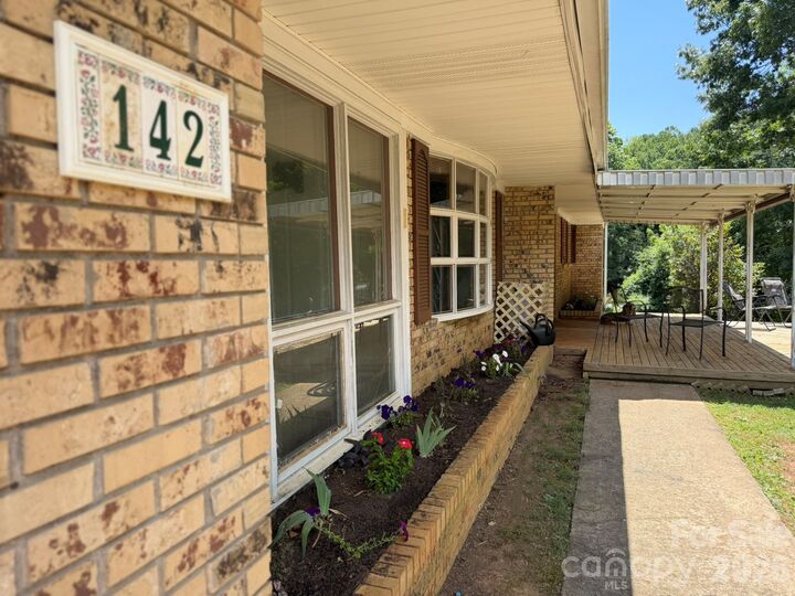 Property Photo: 142 Avondale Road NC 28803