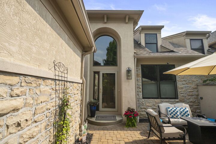 Property Photo: 4922 Stonehaven Drive OH 43220