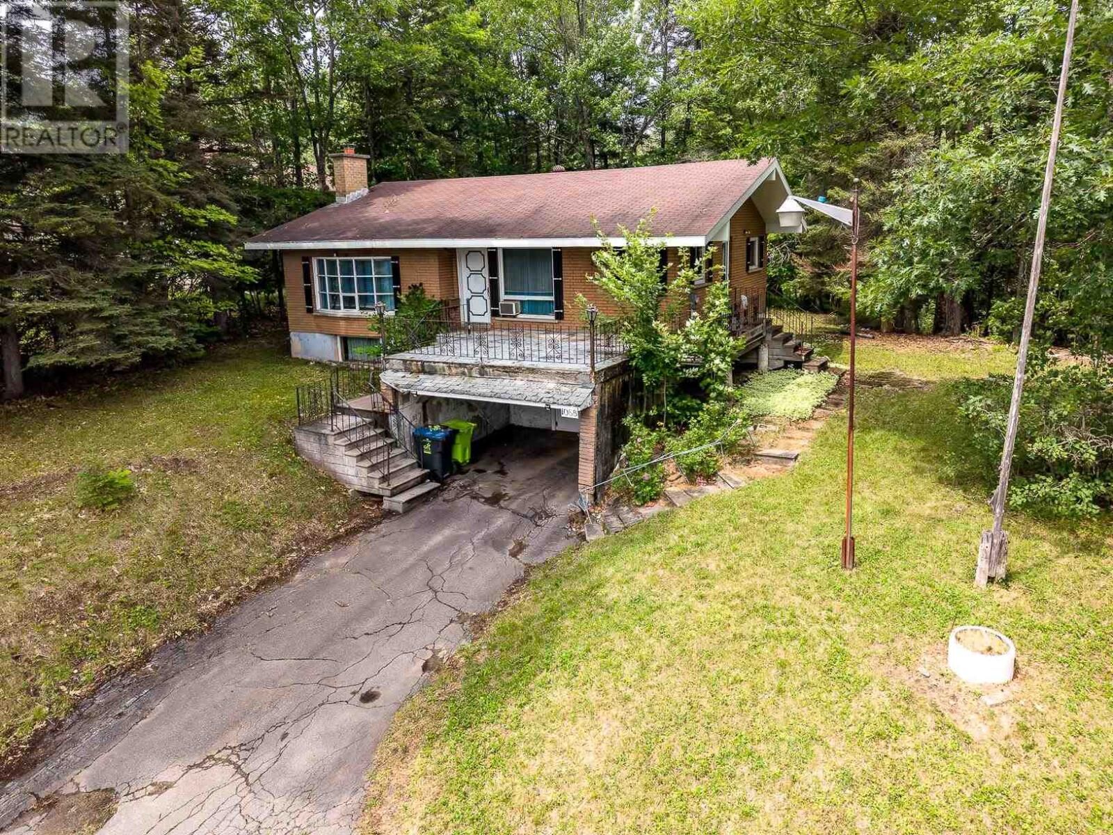 Property Photo: 1088 Third Line E ON P6A 6J8