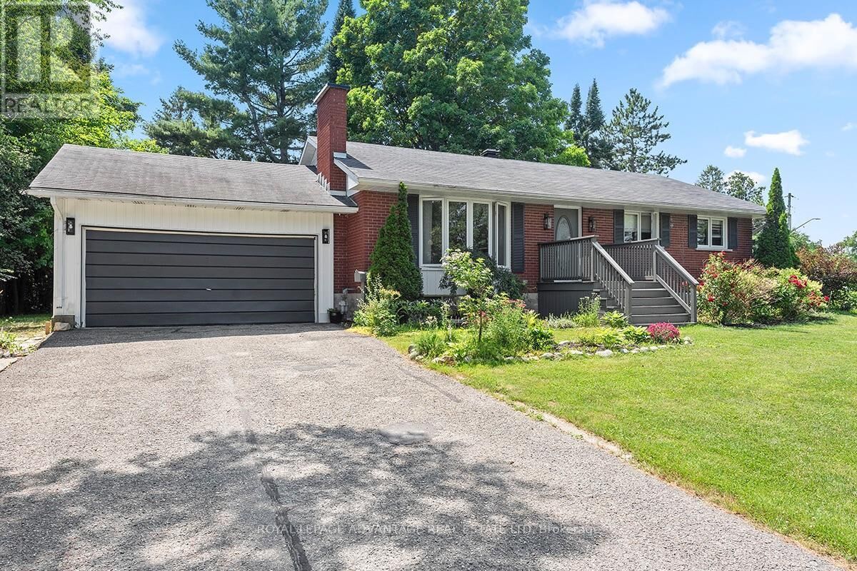 Property Photo: 121 Stamford Drive ON K7H 3C1