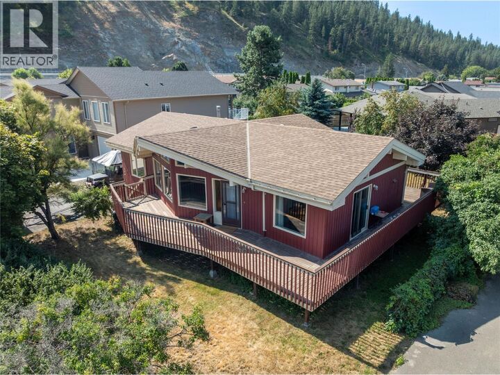 Property Photo: 304 Brooke Drive BC V0E 1M0
