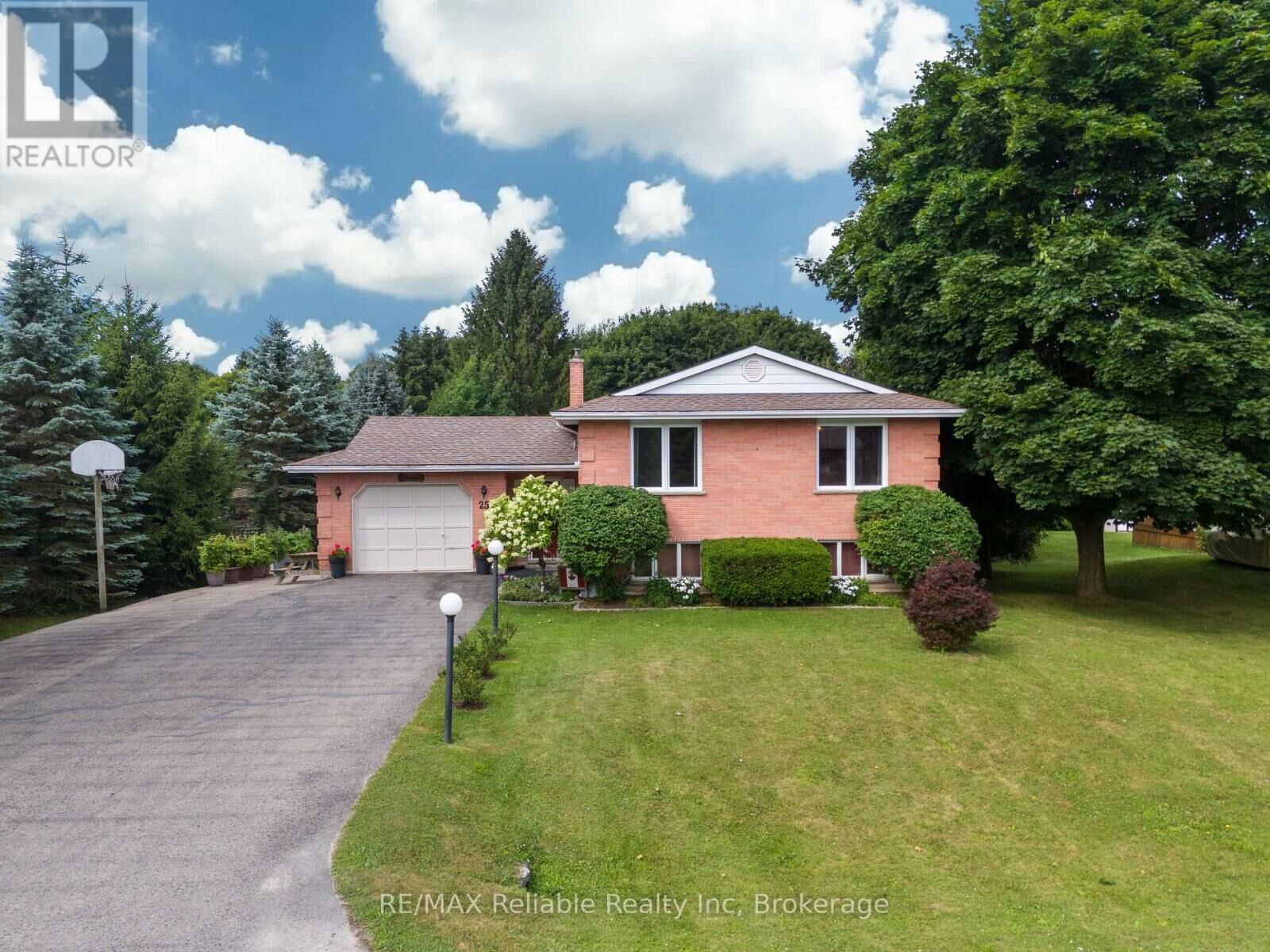 Property Photo: 25 Jordan Drive ON N0G 1E0