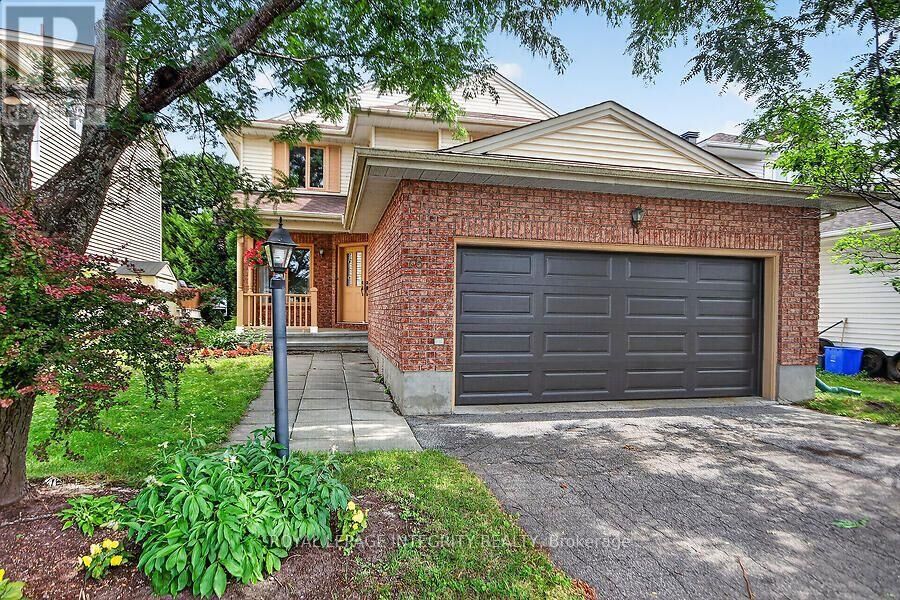 Property Photo: 76 Saddlehorn Crescent ON K2M 2B1