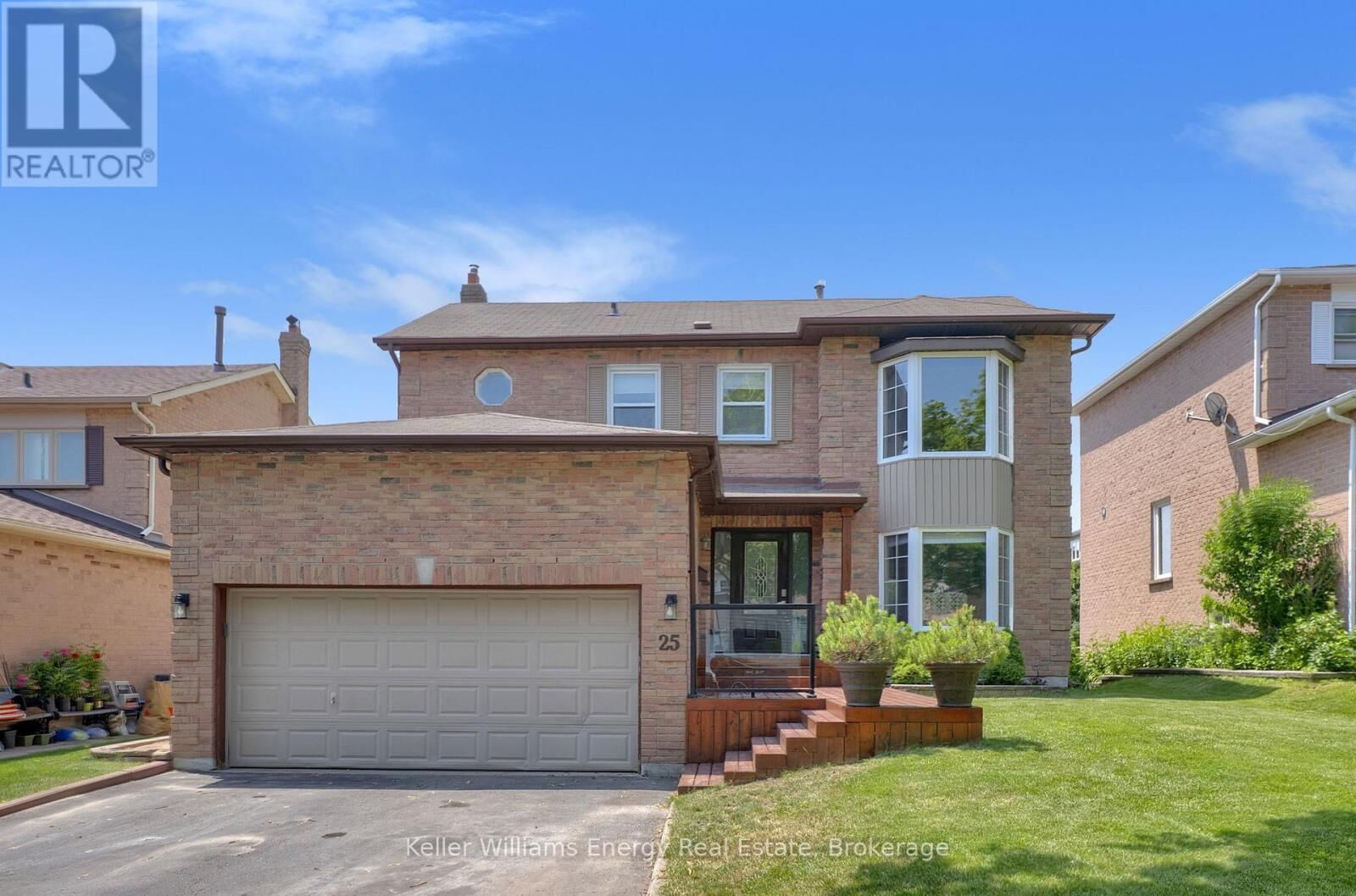 Property Photo:  25 Fieldview Crescent  ON L1N 8B5 