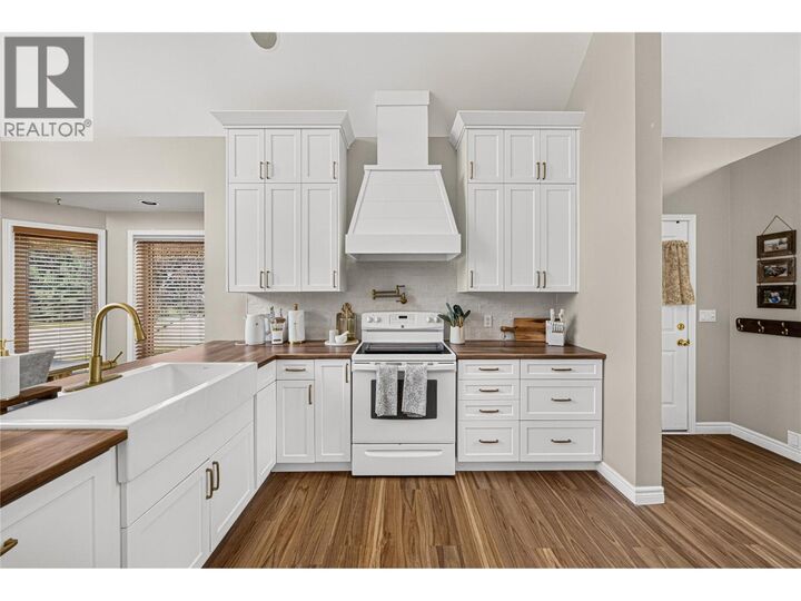 Property Photo: 1260 Valley View Drive BC V0B 2G2