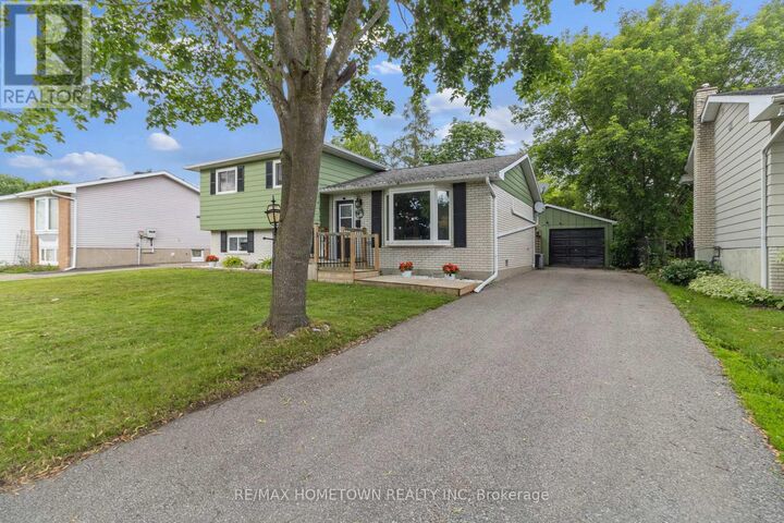 Property Photo: 1257 Peden Boulevard ON K6V 3K5