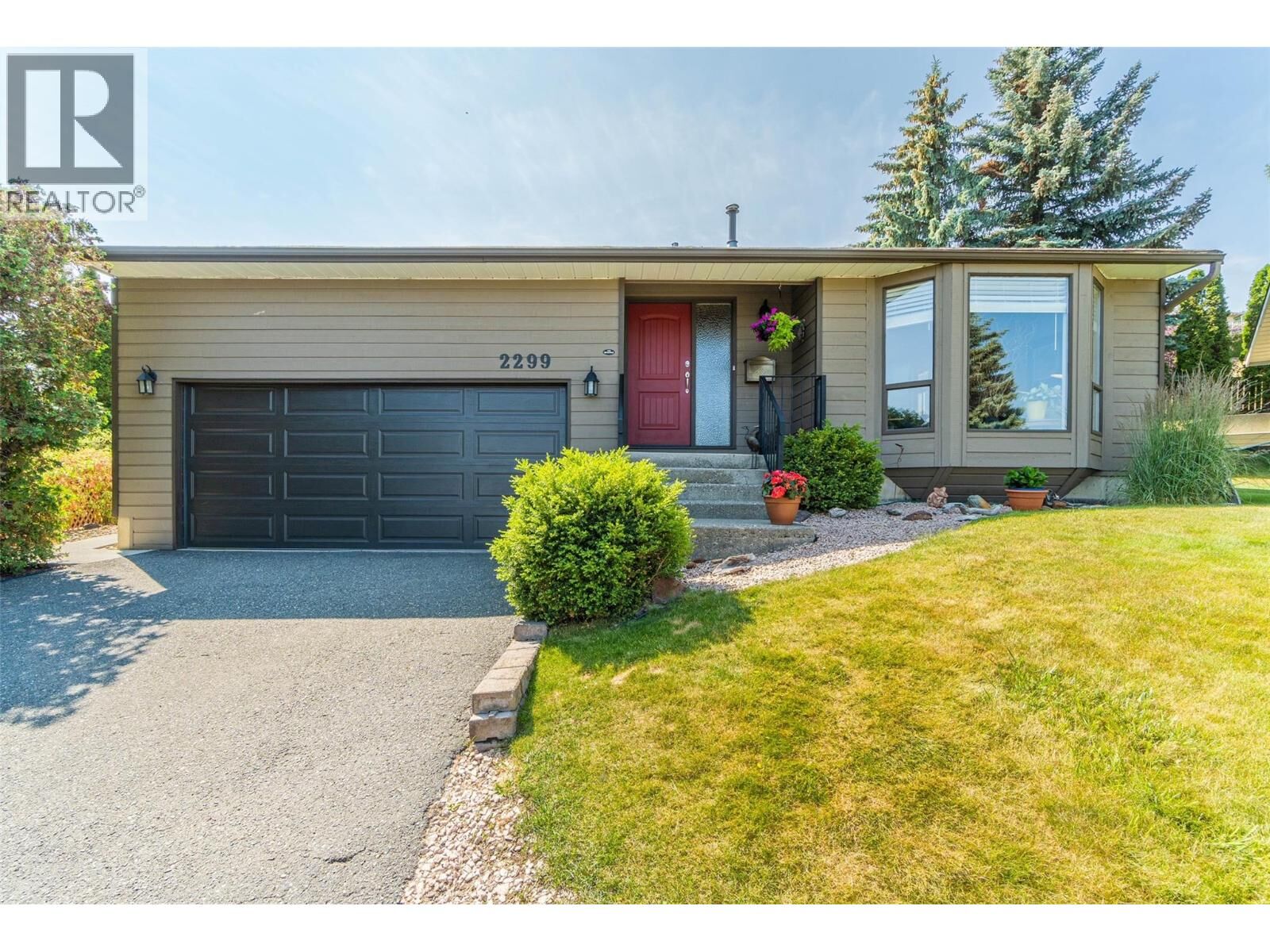 Property Photo: 2299 Ainslie Place BC V1S 1H3