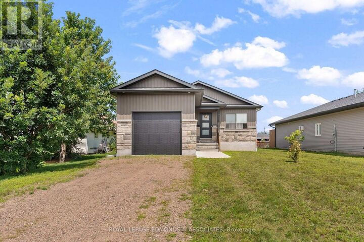 Property Photo: 1313 Blakely Crescent ON K8A 6Z9