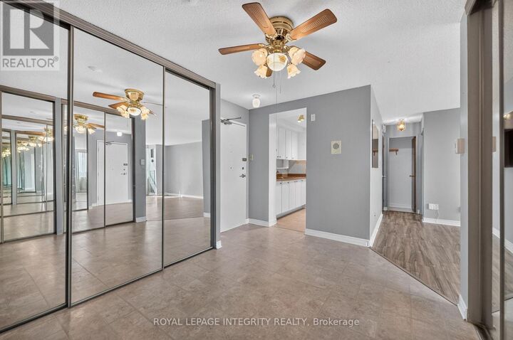 Property Photo:  555 Brittany Drive Ph8  ON K1K 4C5 