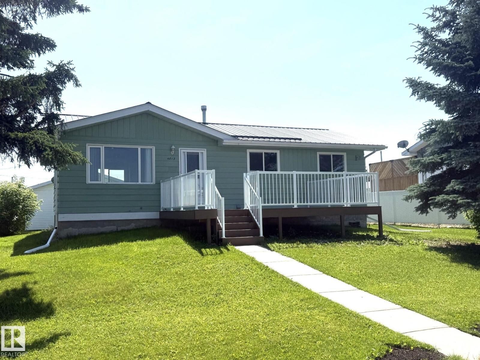 Property Photo: 4813 56 Av AB T0E 2M0