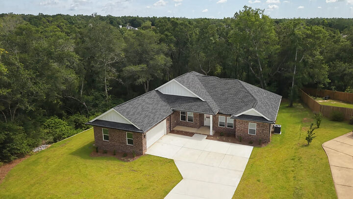 Property Photo: 4224 Byrnwyck Place FL 32571