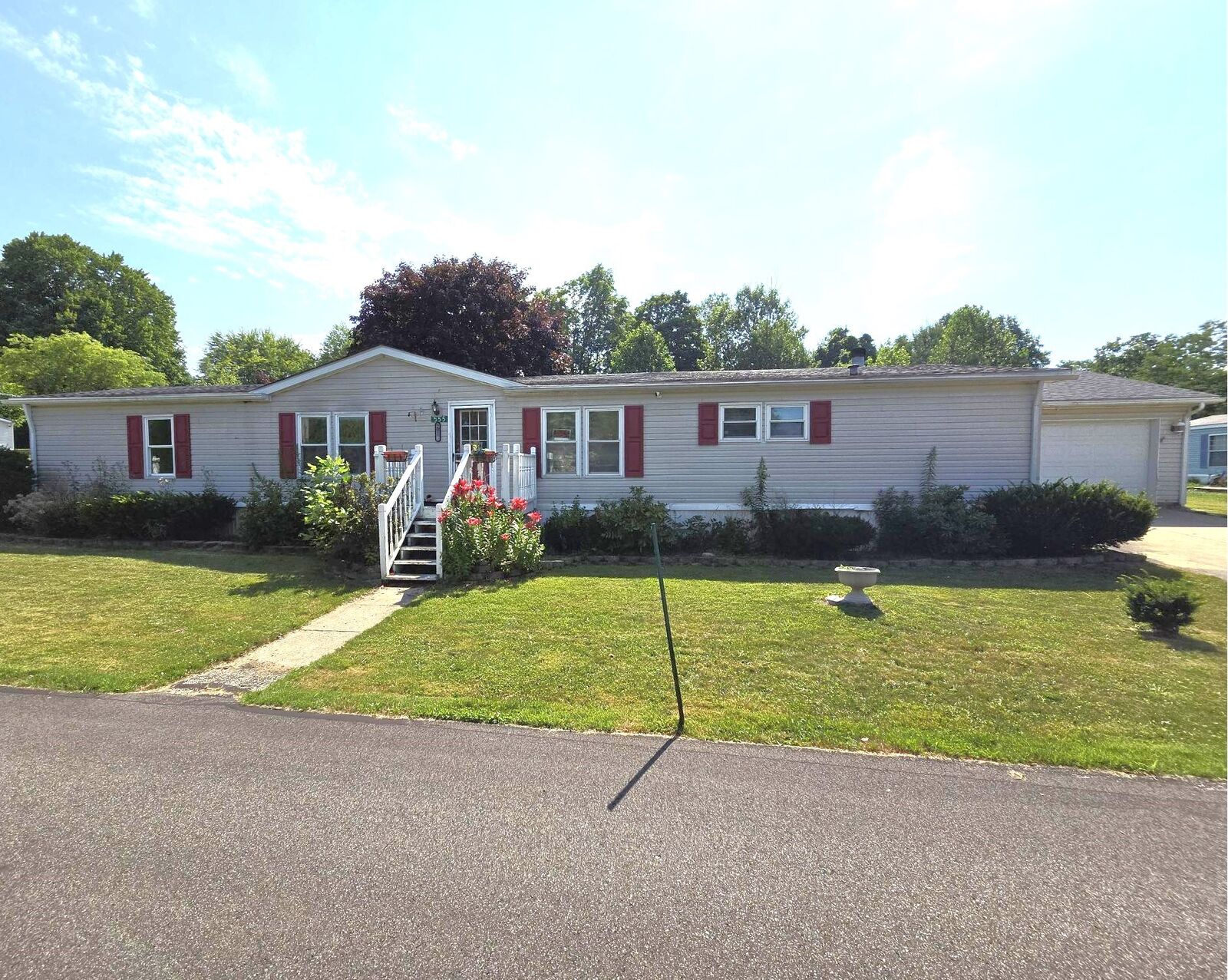 Property Photo: 555 Shadybrook Circle W PA 16417