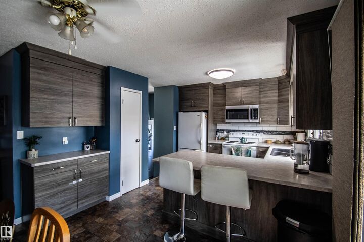 Property Photo: 5017 55 Ave AB T0A 3A1